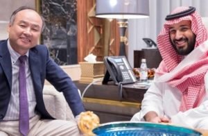 ماسايوشي سون مع ولي العهد السعودي محمد بن سلمان