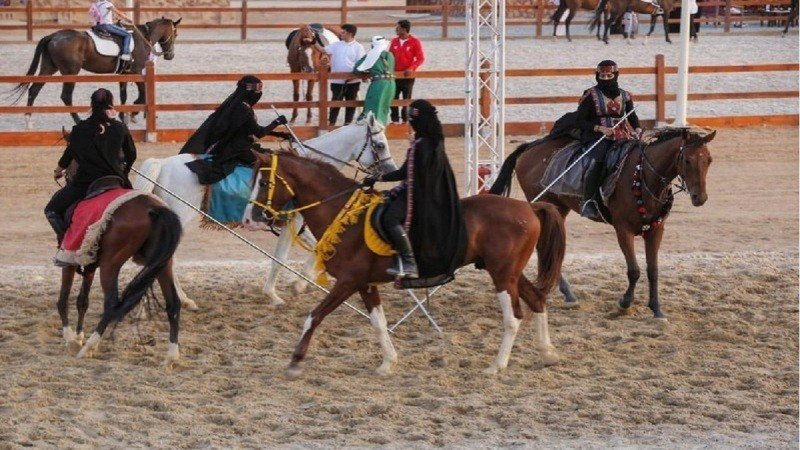 جانب من عروض الفارسات السعوديات