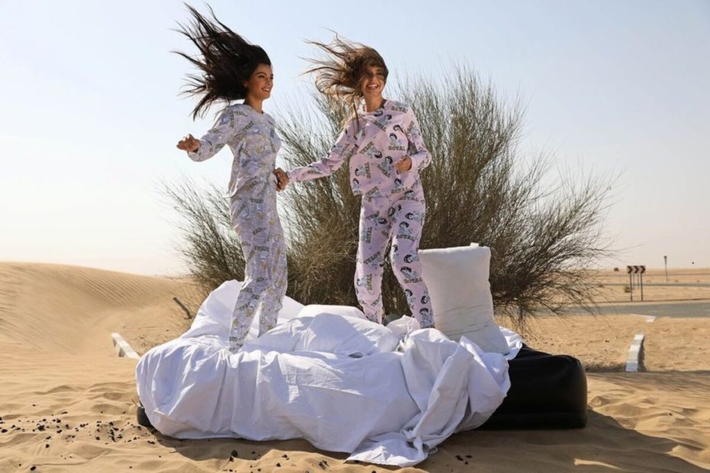 جانب من الحملة التجارية لشركة "فيكس" للملابس الداخلية الإسرائيلية في دبي