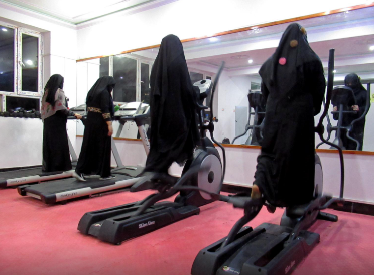 صالة لياقة بدنية للنساء في أفغانستان